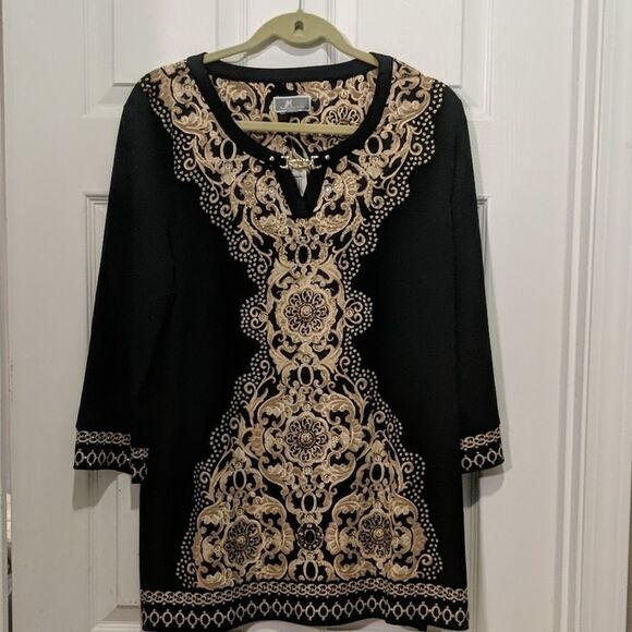 JM Collection Tops - JM Collection gold black design top Sz XL NWT